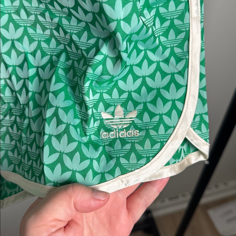 Adidas Women's Green Adicolor 70s High Waist Monogram Athletic Shorts Size Small - Picture 3 of 7